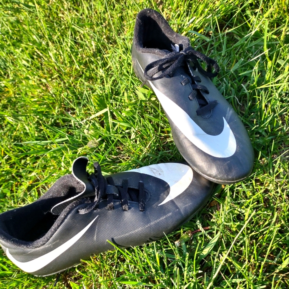 Nike size 7 youth soccer cleats